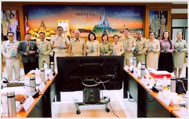 ﻿สำนักงานบังคับคดีจังหวัดเพชรบูรณ์ เข้ารับรับรางวัลสำหรับหน่วยงานที่มีผลการเบิกจ่ายงบประมาณตามเกณฑ์ประเมิน จากสำนักงานคลังจังหวัดเพชรบูรณ์